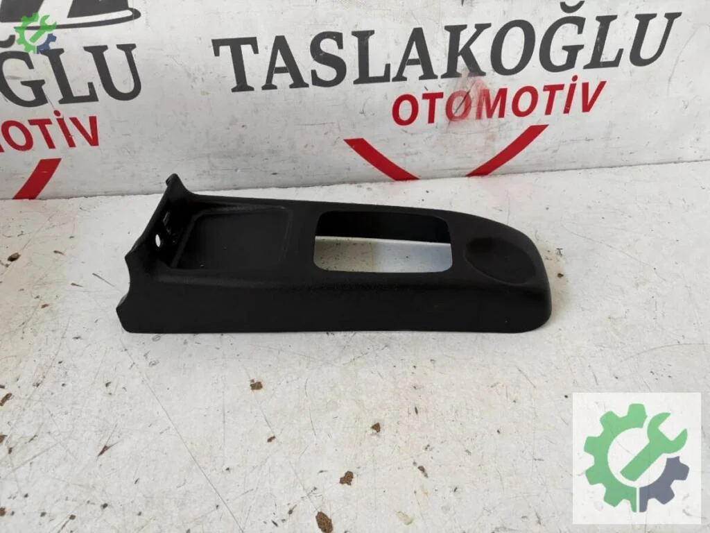 Opel Corsa Orta Konsol çıkma parça