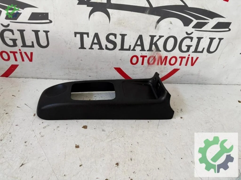 Opel Corsa Orta Konsol çıkma parça