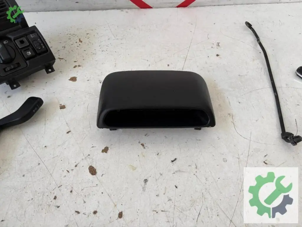 Opel Corsa Bilgi Ekranı 90437127 çıkma parça