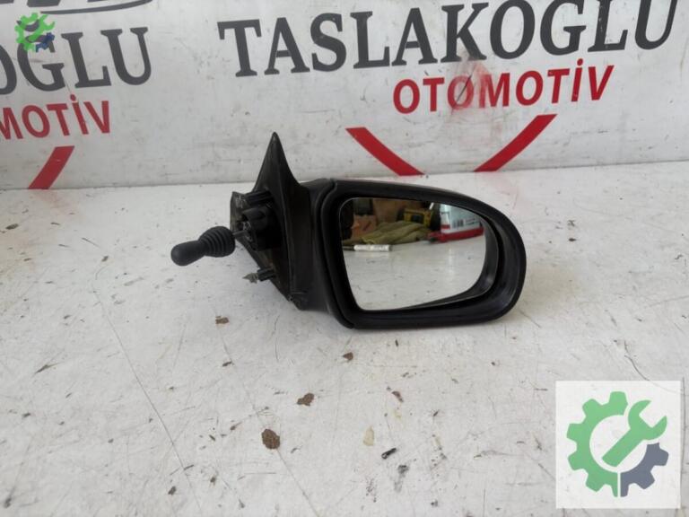 Opel Corsa Ayna çıkma parça