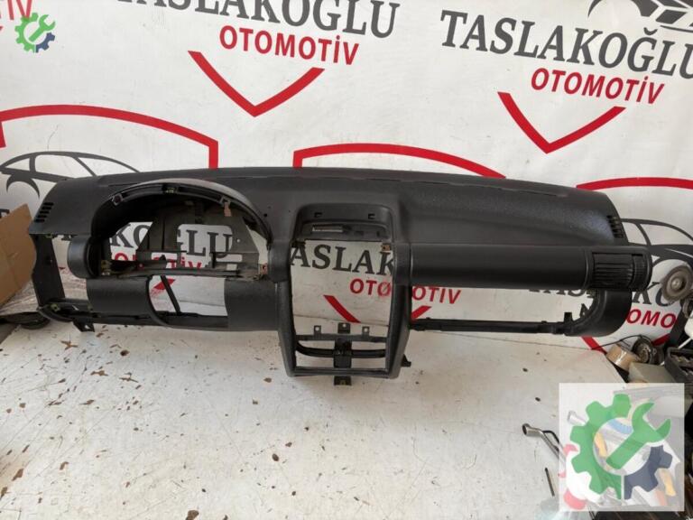Opel Corsa Torpido çıkma parça
