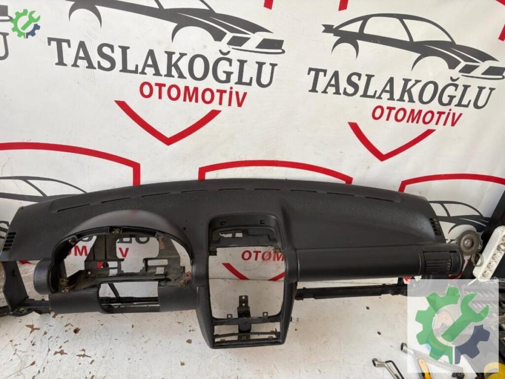 Opel Corsa Torpido çıkma parça