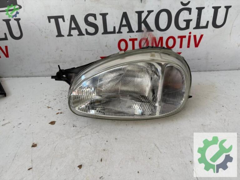 Opel Corsa Far çıkma parça