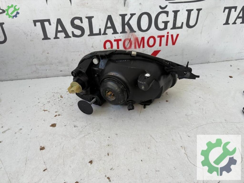 Opel Corsa Far çıkma parça