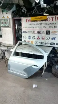 Renault Megane Sol Arka Kapı 1998-2001 çıkma parça