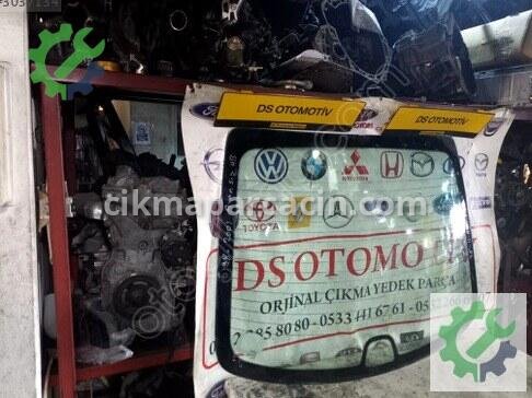 Toyota Avensis Arka Cam 1998-2001 çıkma parça