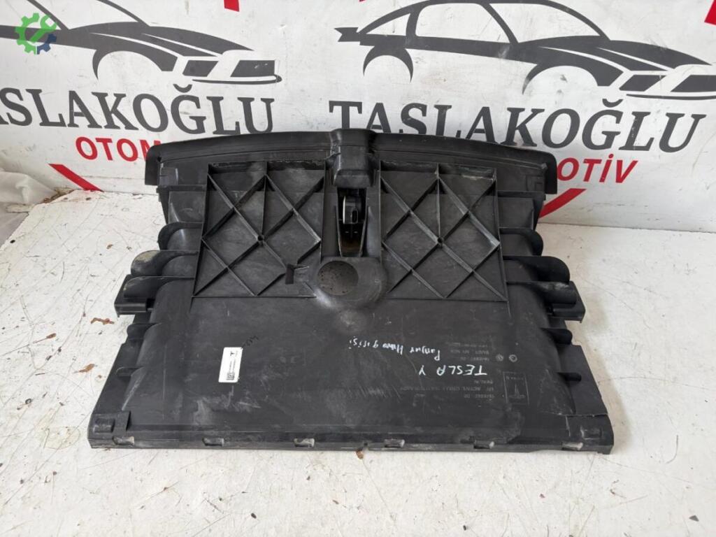 Tesla Model Y Fan Paneli 164066700 çıkma parça