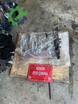 Opel Insignia Yarım Motor çıkma parça