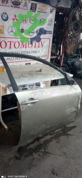 Nissan Primera Sağ Ön Kapı 2002-2006 çıkma parça