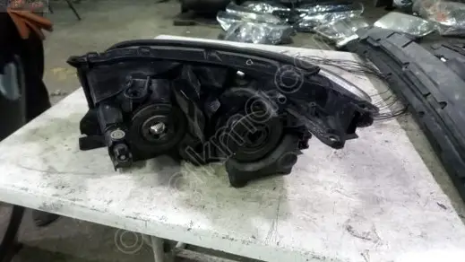 Toyota RAV4 Sağ Ön Far 2002-2006 çıkma parça