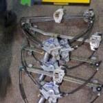 2002-2008 FORD TRANSİT CONNECT SAĞ ÖN CAM KRİKOSU