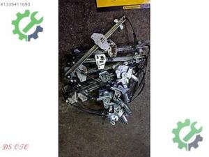 2002-2008 FORD TRANSİT CONNECT SOL ÖN CAM KRİKOSU ELEKTRİKLİ
