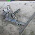 2003-2006 TOYOTA AVENSİS SOL ÖN CAM KRİKOSU