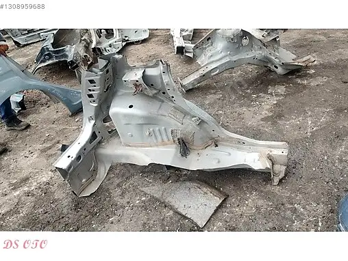 Ford Focus Sol Arka Çamurluk çıkma parça