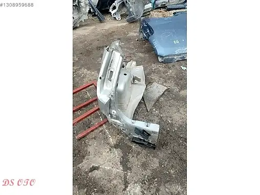 Ford Focus Sol Arka Çamurluk çıkma parça