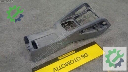 Volkswagen Golf Orta Konsol 2004-2007 çıkma parça