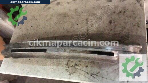 Audi A4 Arka Tampon Demiri çıkma parça