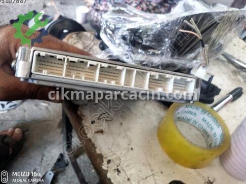 Toyota Avensis Ara Bölme çıkma parça