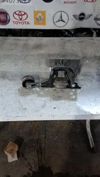 Nissan Note Şanzıman Kulağı 2006-2010 çıkma parça