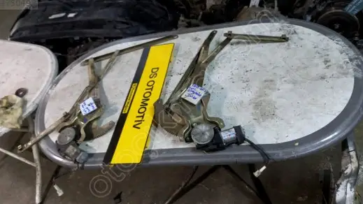 Geely Familia Sol Ön Cam Krikosu çıkma parça