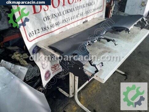 Toyota Corolla Göğüs çıkma parça