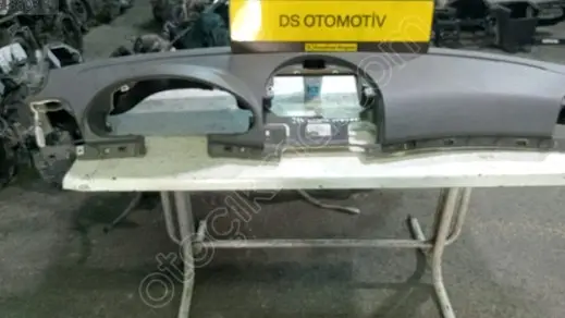 Mercedes-Benz E Serisi Torpido çıkma parça