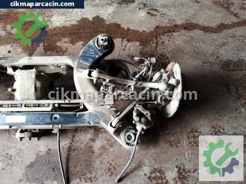 Mercedes-Benz C180 Arka Travers çıkma parça