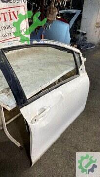 Toyota Yaris Sağ Ön Kapı 2008-2012 çıkma parça