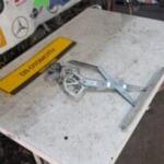 2008-2012 TOYOTA YARIS SAĞ ÖN CAM KRİKOSU