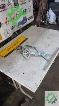 Toyota Yaris Sağ Ön Cam Krikosu 2008-2012 çıkma parça