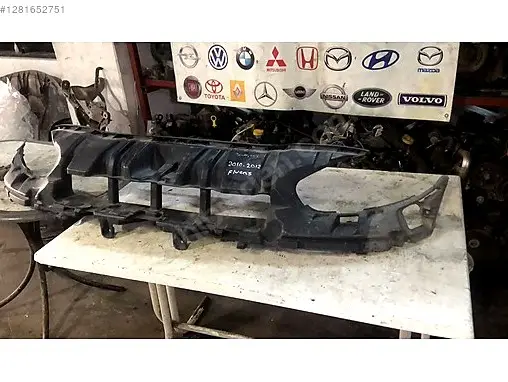 Renault Fluence Tampon Tutacağı çıkma parça