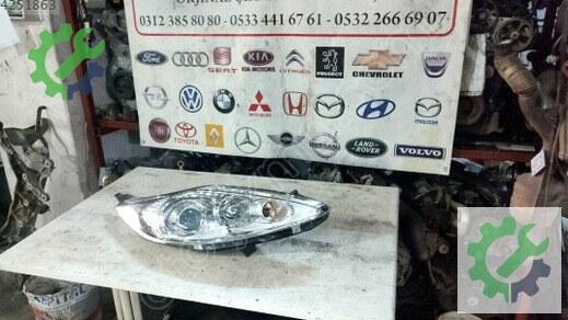 Ford Fiesta Sağ Ön Far 2010-2014 çıkma parça