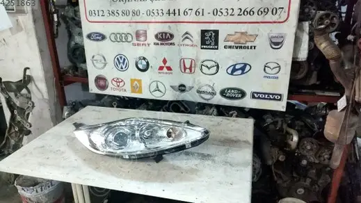 Ford Fiesta Sağ Ön Far 2010-2014 çıkma parça