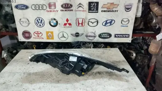 Ford Fiesta Sağ Ön Far 2010-2014 çıkma parça