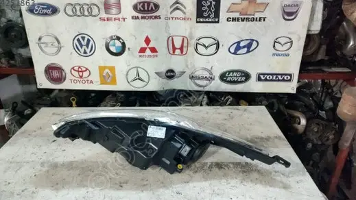 Ford Fiesta Sağ Ön Far 2010-2014 çıkma parça