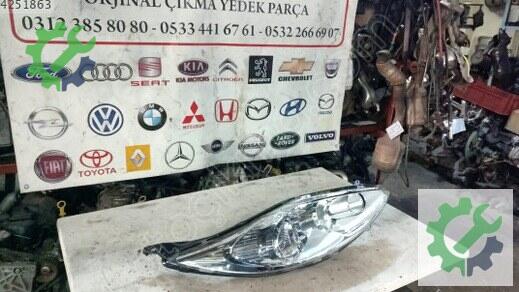 Ford Fiesta Sağ Ön Far 2010-2014 çıkma parça