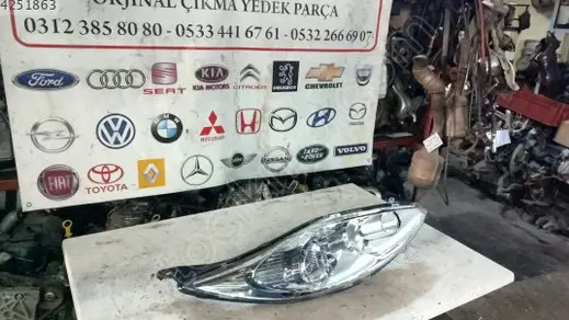 Ford Fiesta Sağ Ön Far 2010-2014 çıkma parça