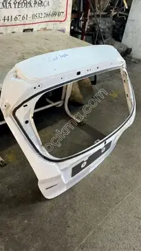 Ford Fiesta Bagaj Kapağı 2012-2016 çıkma parça
