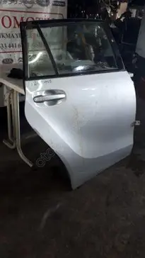 Toyota Verso Sağ Arka Kapı 2012-2016 çıkma parça