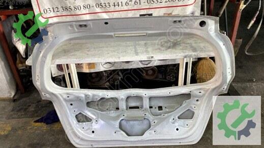 Toyota Yaris Bagaj Kapağı 2012-2018 çıkma parça