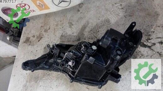 Toyota RAV4 Sağ Ön Far 2013-2016 çıkma parça