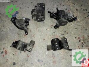 2013 Avensis motor kulakları