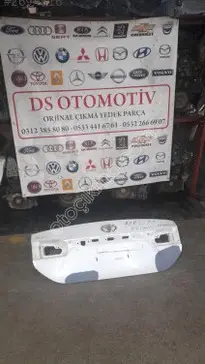 Toyota Corolla Bagaj Kapağı çıkma parça