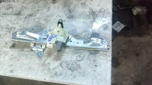 Nissan Qashqai Sağ Ön Cam Krikosu çıkma parça
