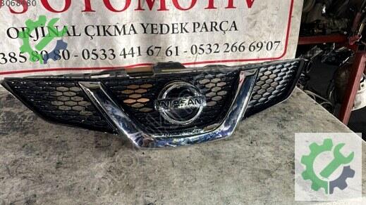 Nissan Qashqai Ön Panjur çıkma parça