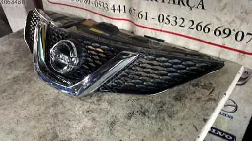 Nissan Qashqai Ön Panjur 2015-2017 çıkma parça