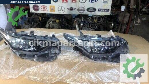 Toyota Auris Sağ Ön Far çıkma parça