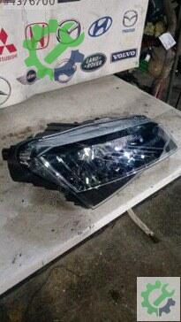 Skoda Superb Sağ Ön Far çıkma parça