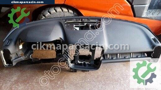 Volvo XC40 Torpido çıkma parça