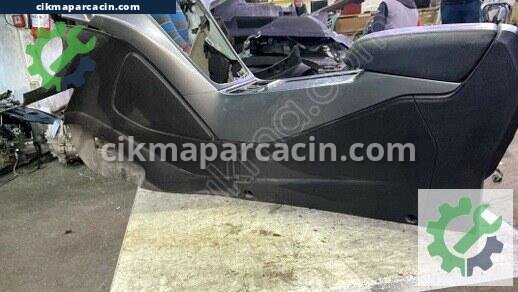 Ford Kuga Orta Konsol çıkma parça